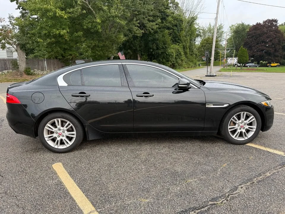 2017 Jaguar XE - Image 7 of 20