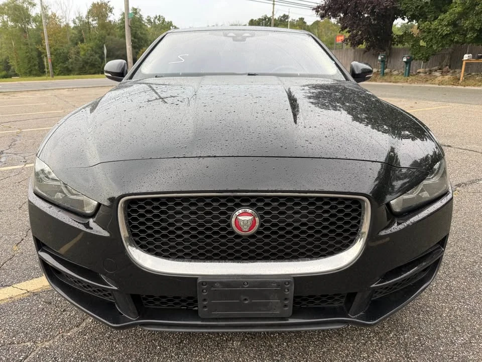 2017 Jaguar XE - Image 9 of 20