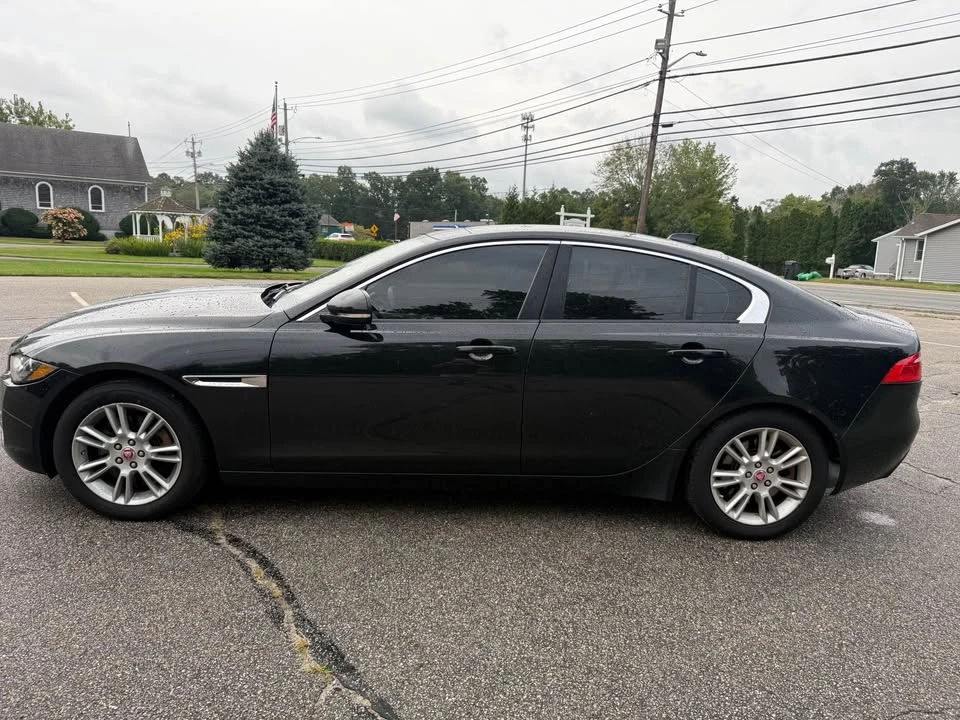 2017 Jaguar XE - Image 2 of 20