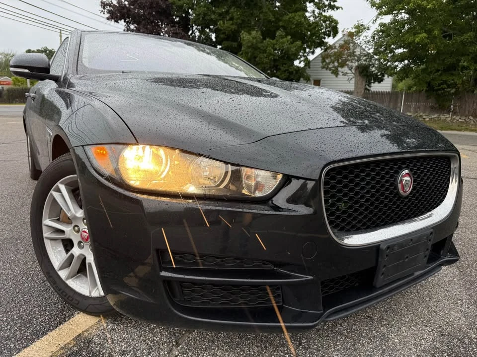 2017 Jaguar XE - Image 16 of 20