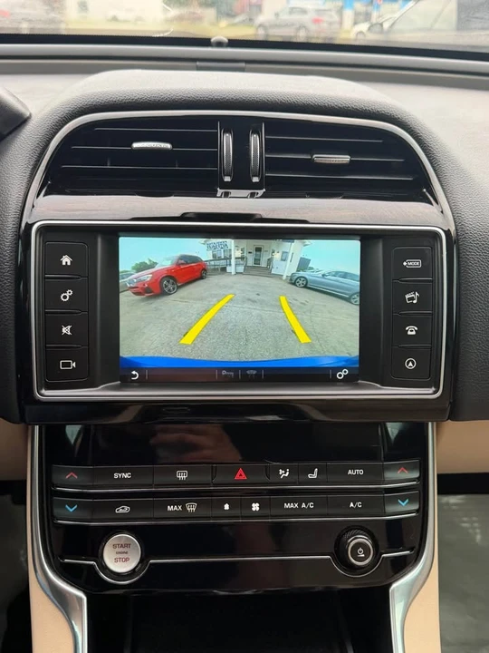 2017 Jaguar XE - Image 15 of 17