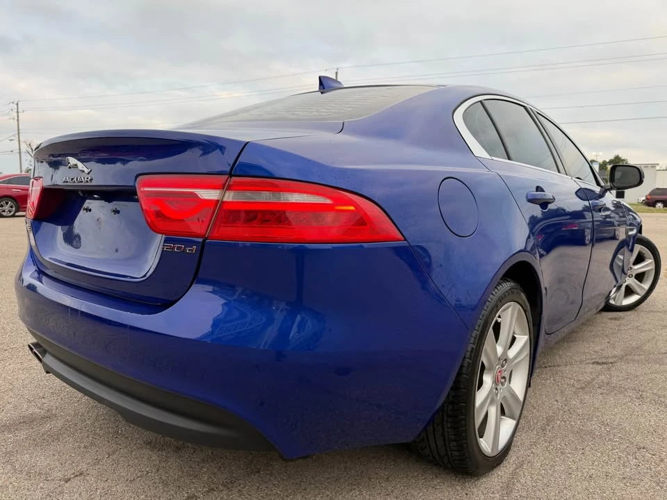 2017 Jaguar XE - Image 7 of 17