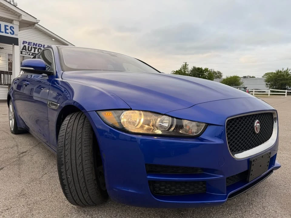 2017 Jaguar XE - Image 3 of 17