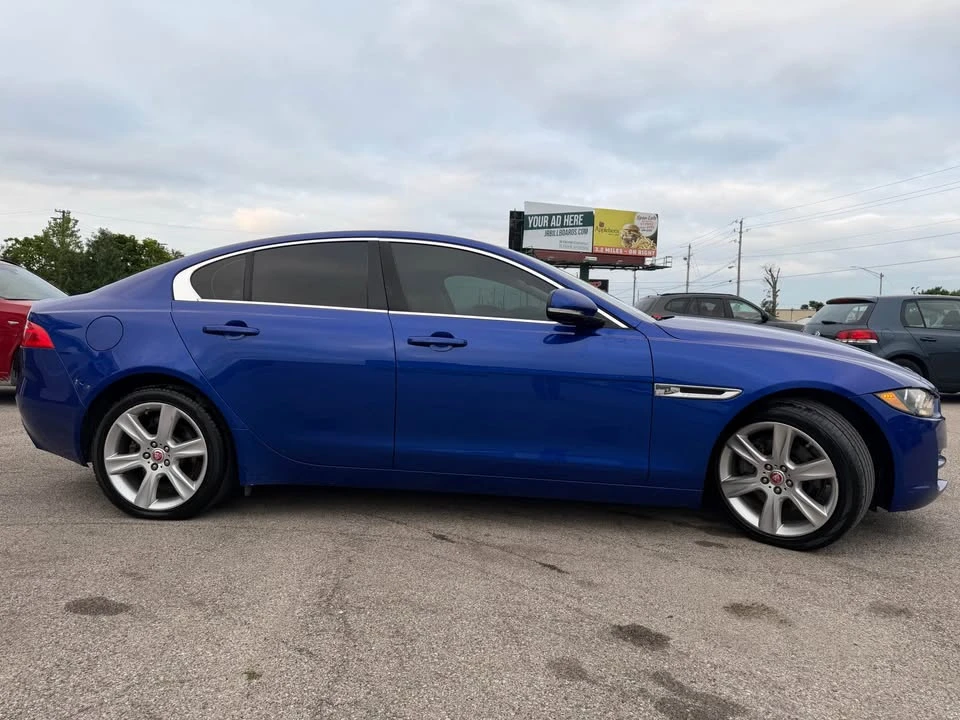 2017 Jaguar XE - Image 8 of 17