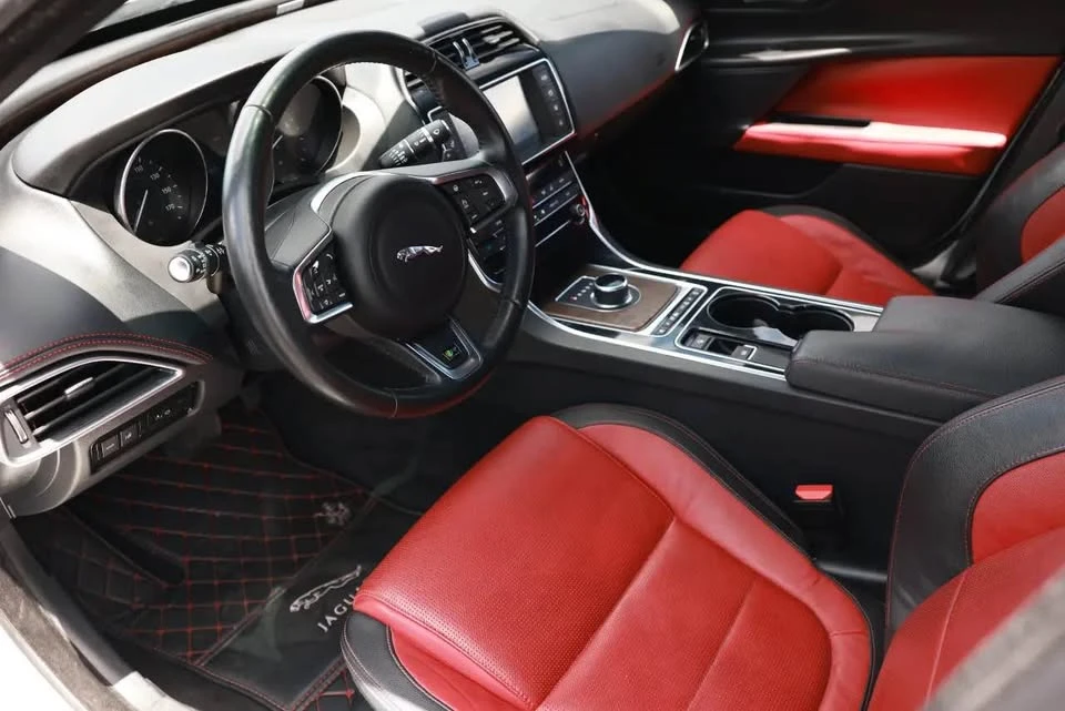 2017 Jaguar XE - Image 15 of 16