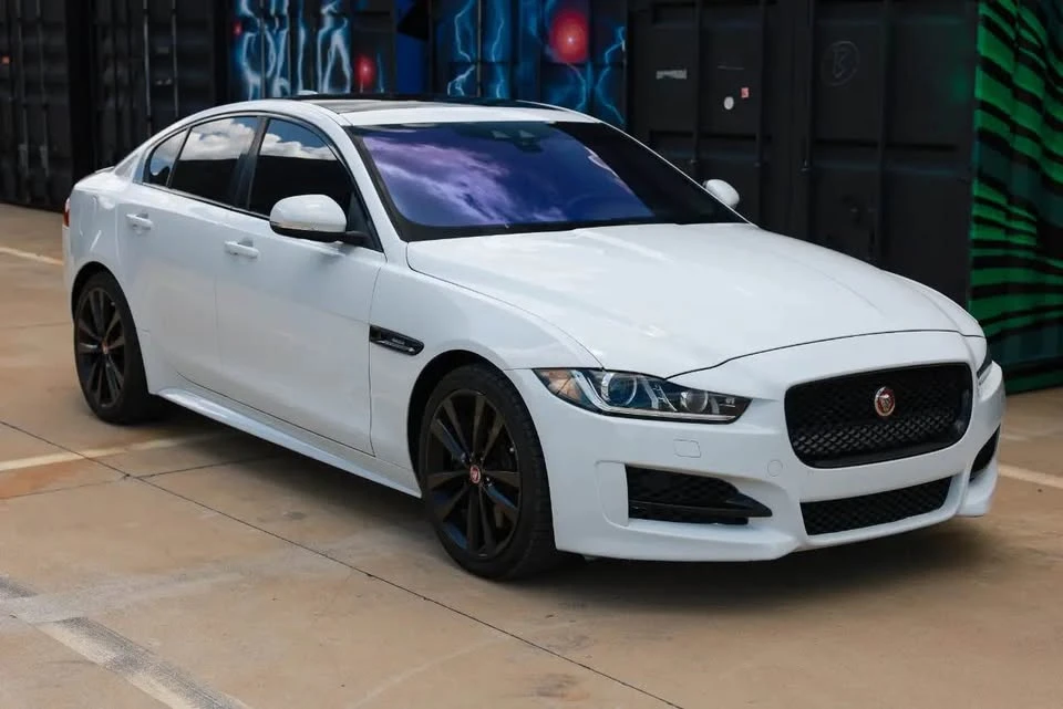 2017 Jaguar XE - Image 5 of 16