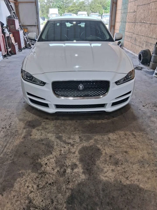 2017 Jaguar XE - Image 3 of 5