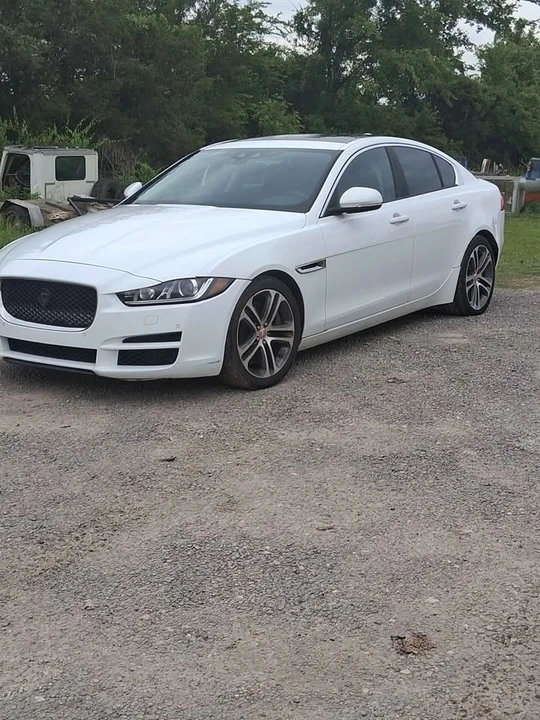 2017 Jaguar XE - Image 5 of 5