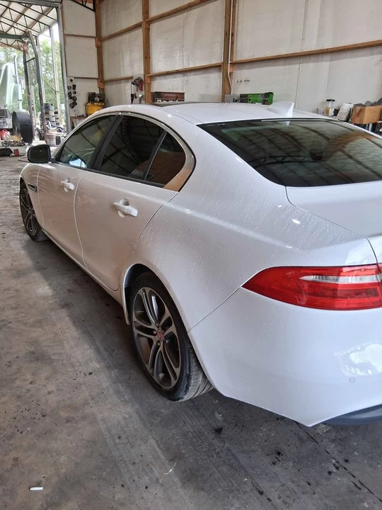 2017 Jaguar XE - Image 4 of 5