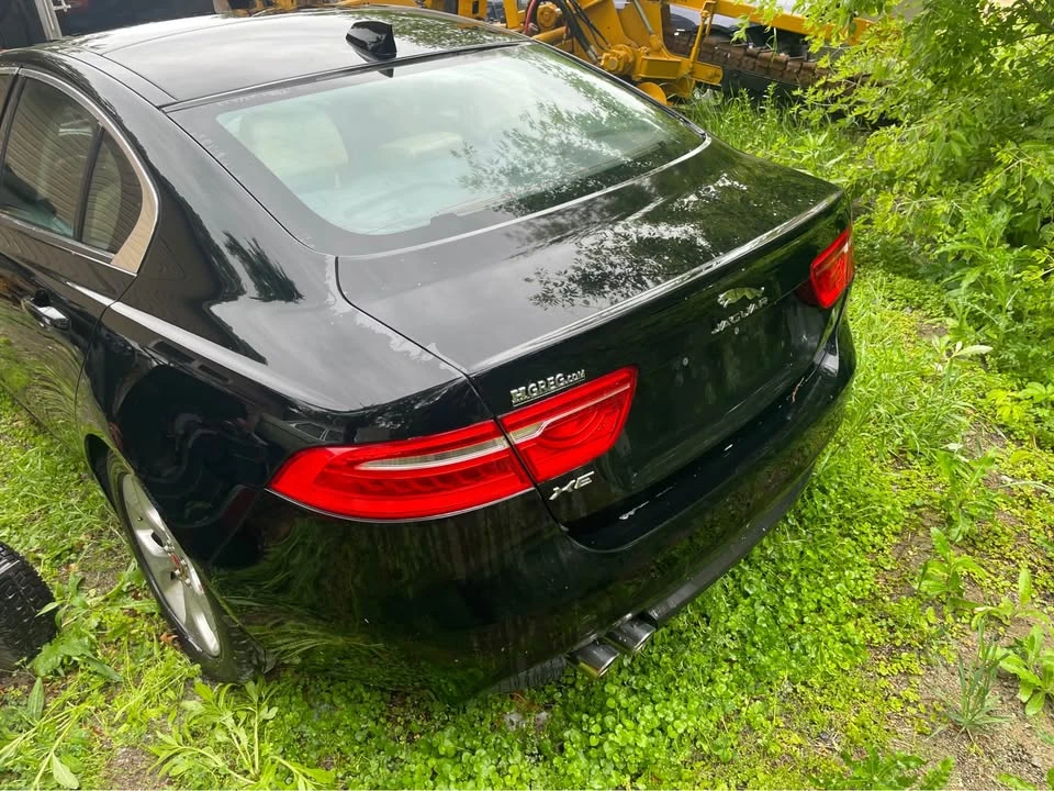 2017 Jaguar XE - Image 3 of 6