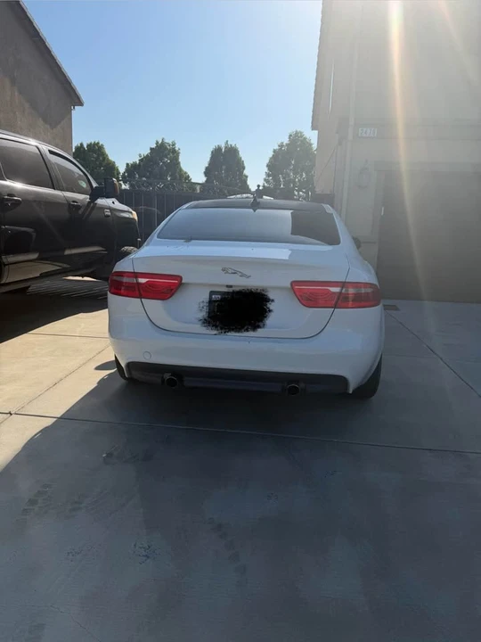 2017 Jaguar XE - Image 4 of 8