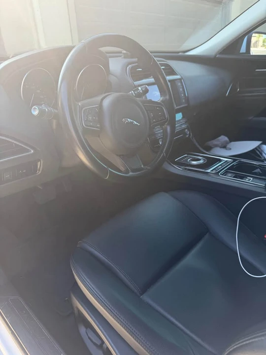 2017 Jaguar XE - Image 8 of 8