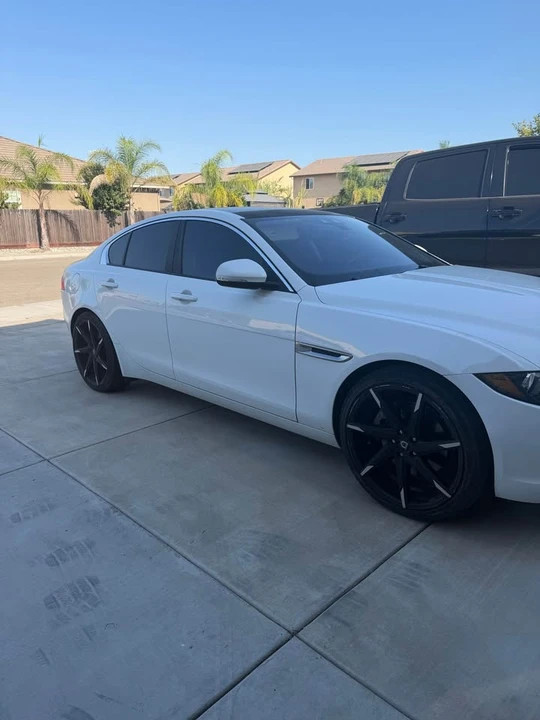 2017 Jaguar XE - Image 3 of 8