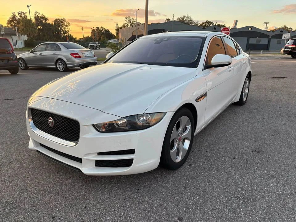 2017 Jaguar XE - Image 6 of 6