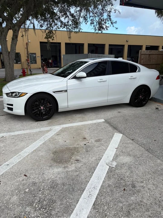 2017 Jaguar XE - Image 3 of 7