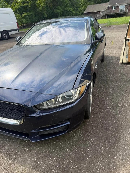2017 Jaguar XE - Image 11 of 12
