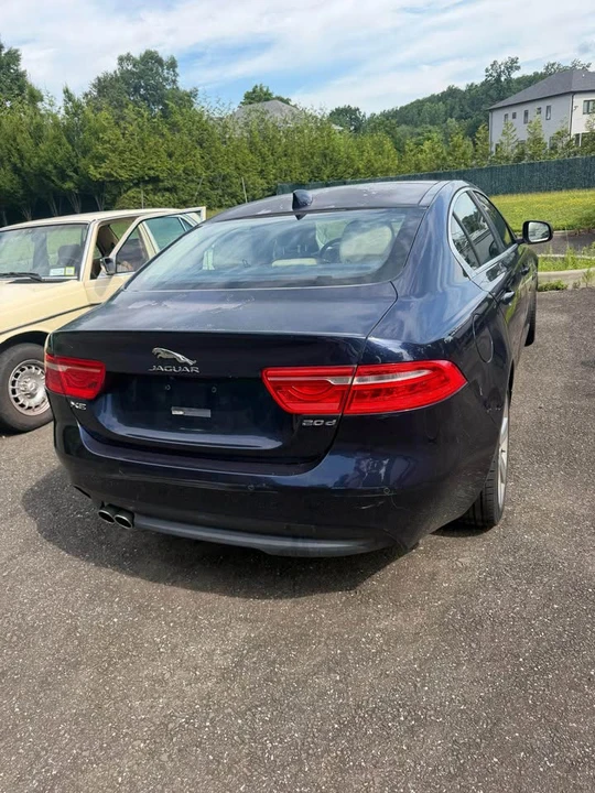 2017 Jaguar XE - Image 8 of 12