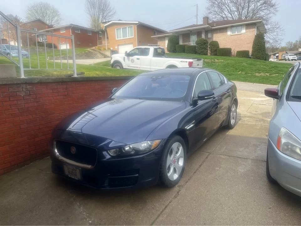 2017 Jaguar XE - Image 2 of 5