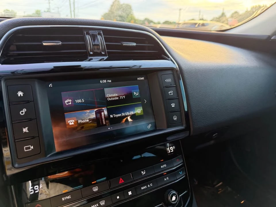 2017 Jaguar XE - Image 13 of 20