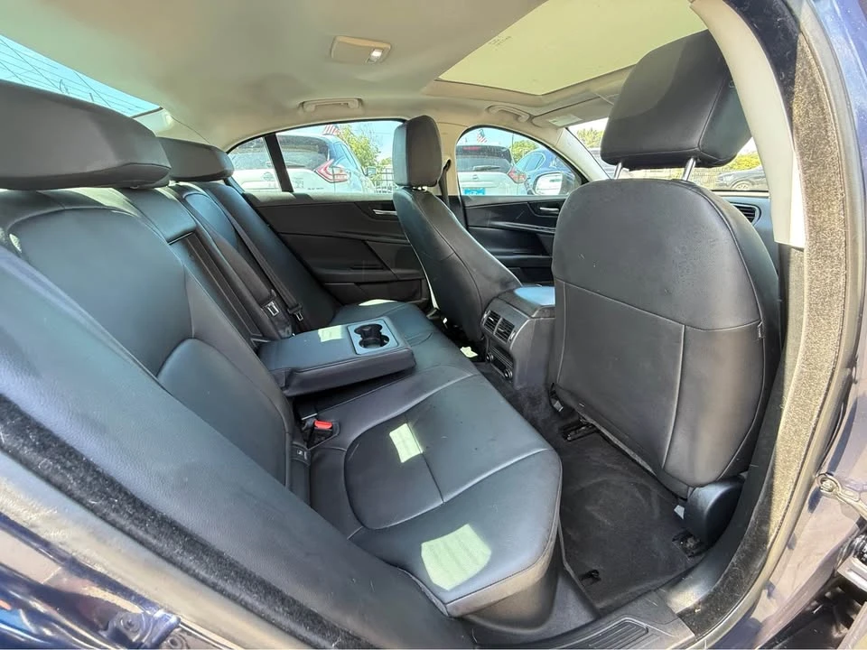 2017 Jaguar XE - Image 9 of 20