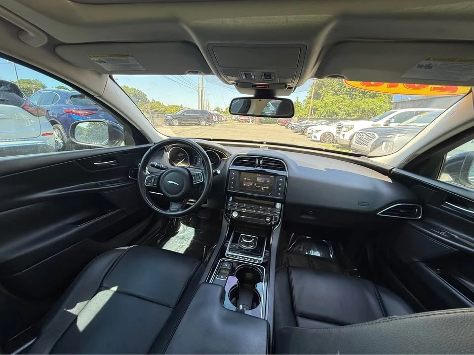 2017 Jaguar XE - Image 10 of 20