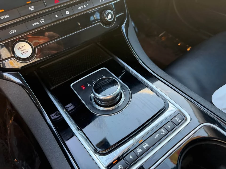 2017 Jaguar XE - Image 12 of 20