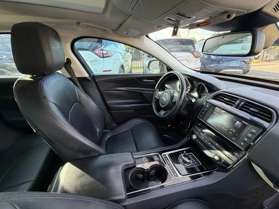 2017 Jaguar XE - Image 17 of 20