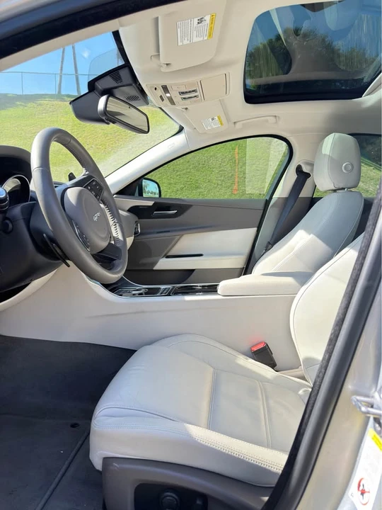 2017 Jaguar XE - Image 9 of 11