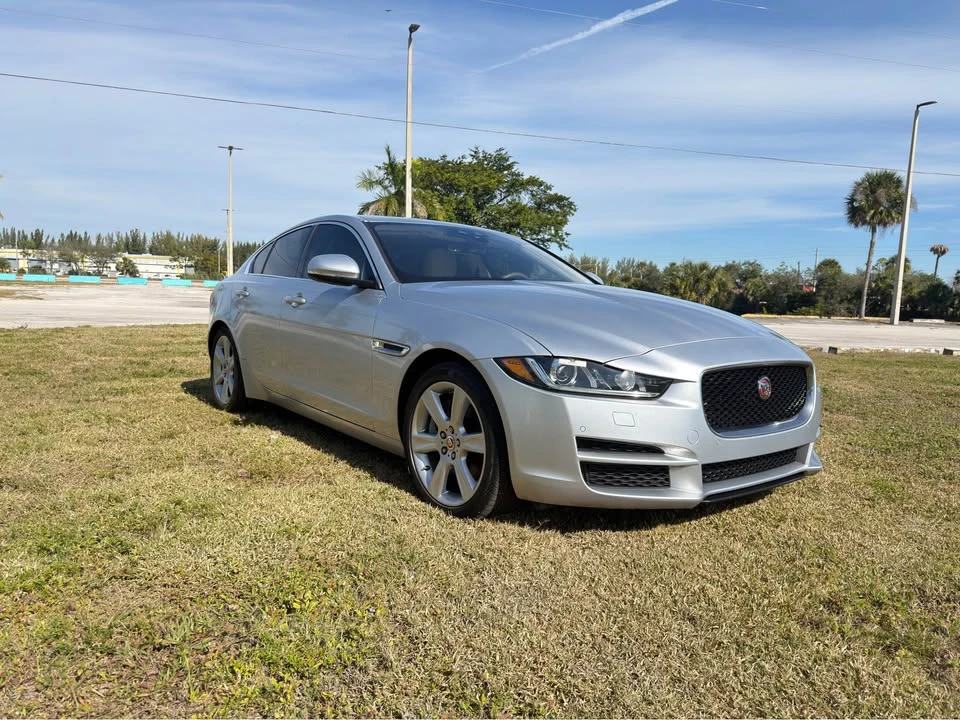 2017 Jaguar XE - Image 2 of 11