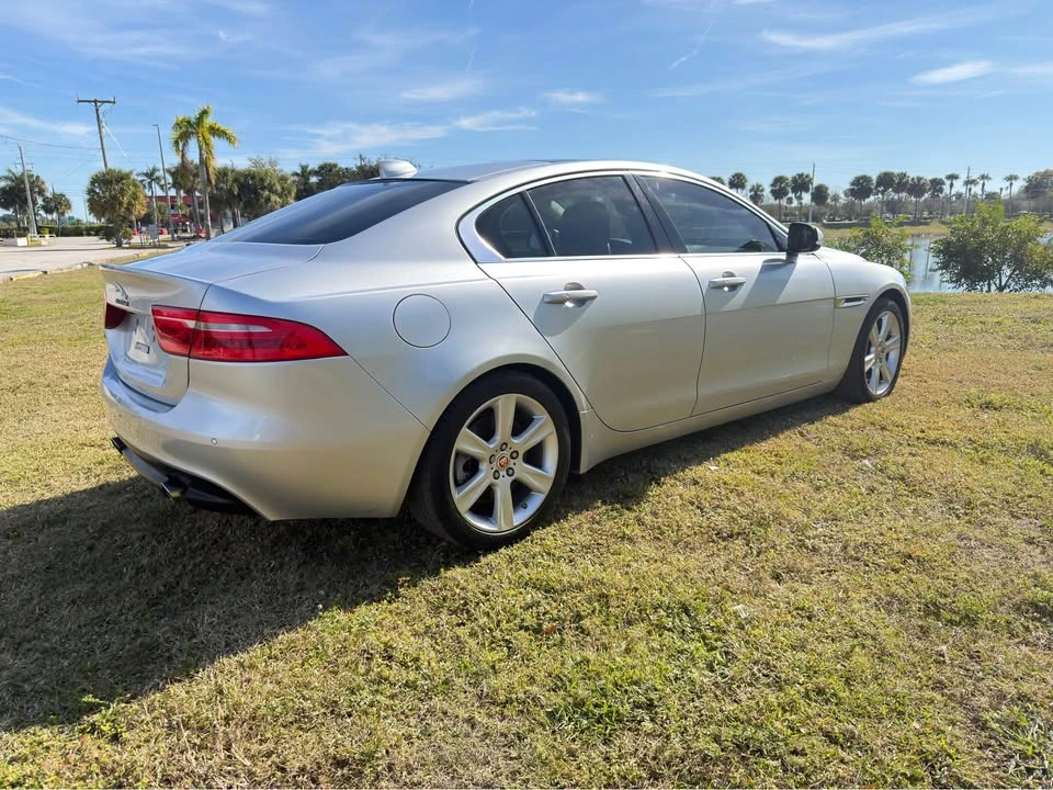 2017 Jaguar XE - Image 4 of 11