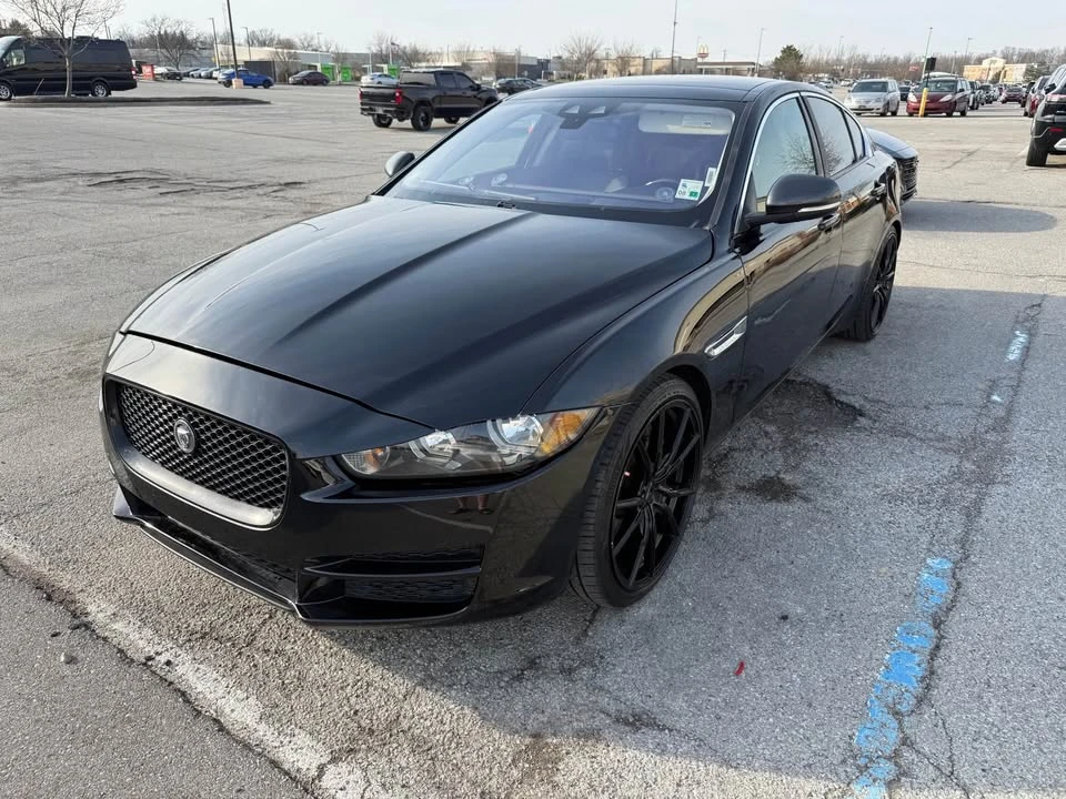 2017 Jaguar XE - Image 4 of 9