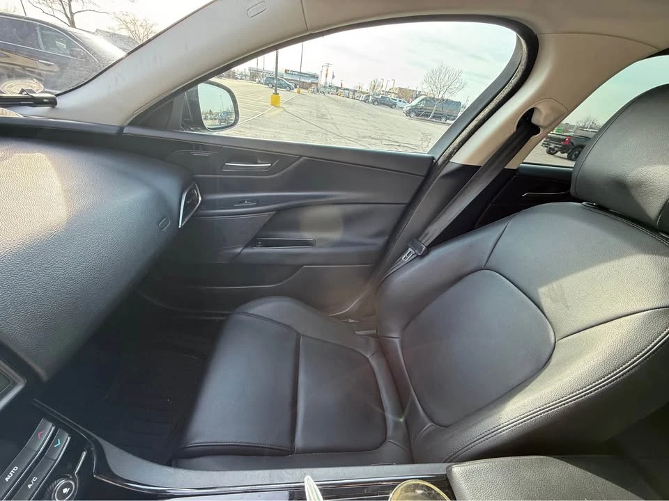 2017 Jaguar XE - Image 6 of 9