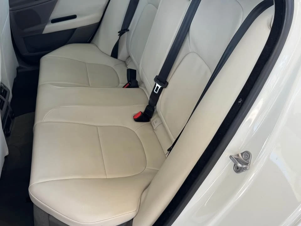 2017 Jaguar XE - Image 12 of 18