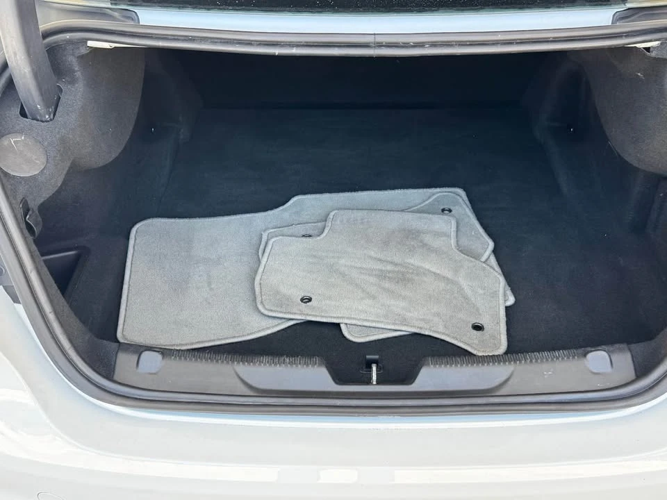 2017 Jaguar XE - Image 16 of 18