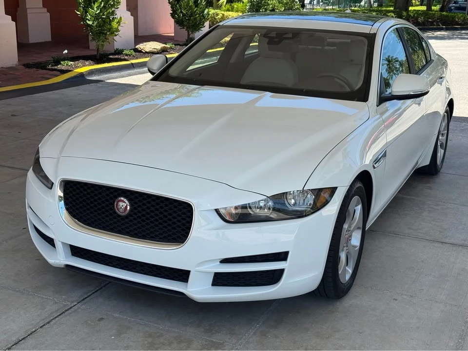 2017 Jaguar XE - Image 6 of 18