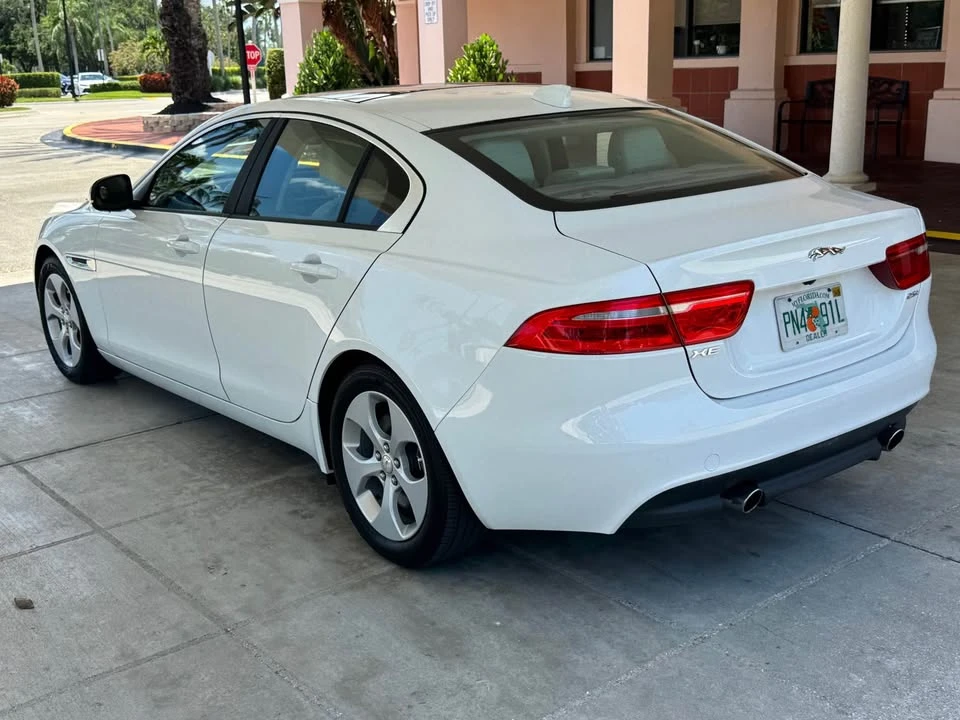 2017 Jaguar XE - Image 4 of 18