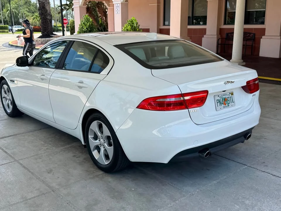 2017 Jaguar XE - Image 3 of 18
