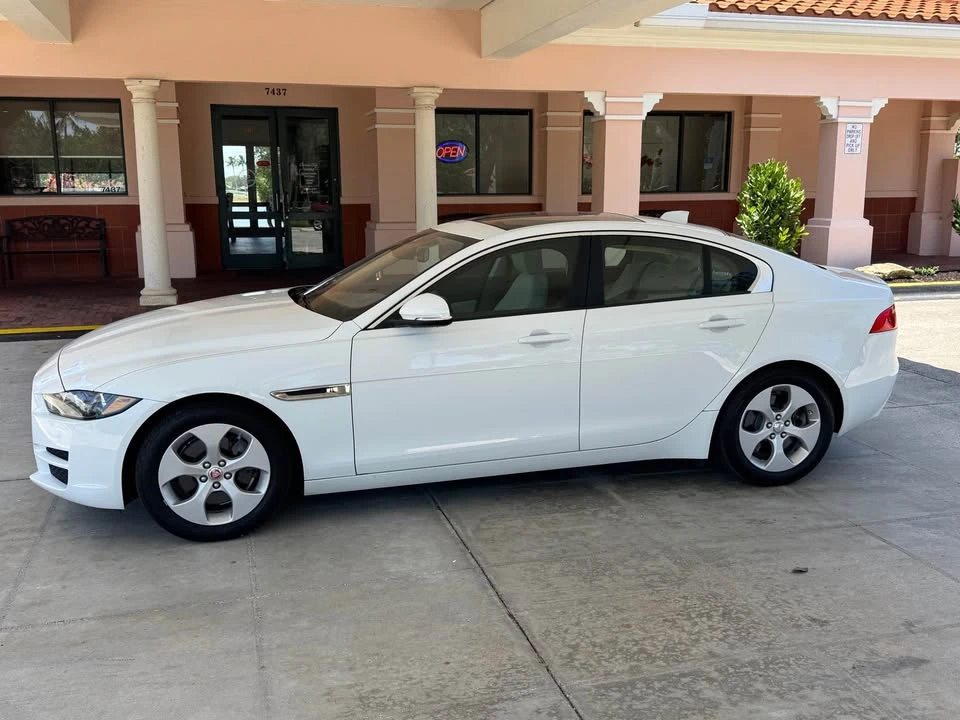 2017 Jaguar XE - Image 2 of 18