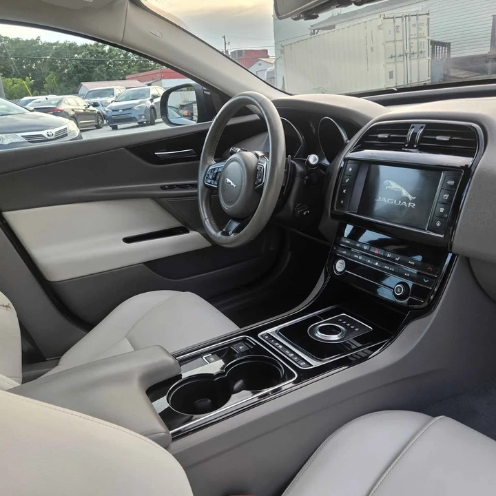 2017 Jaguar XE - Image 14 of 16
