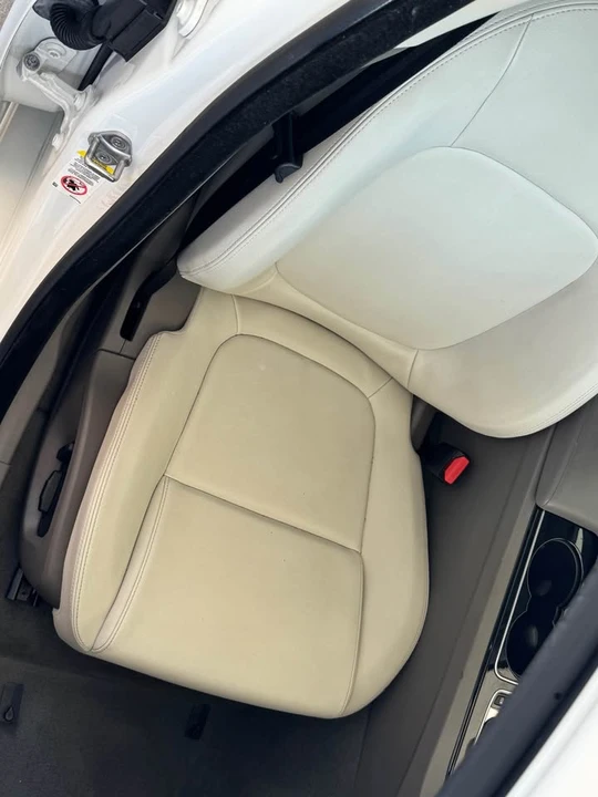 2017 Jaguar XE - Image 9 of 18