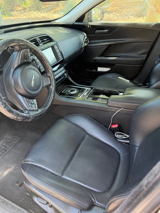 2017 Jaguar XE - Image 3 of 5