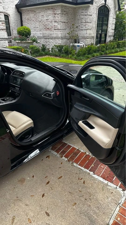 2017 Jaguar XE - Image 9 of 20