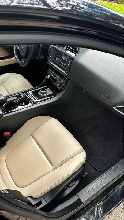 2017 Jaguar XE - Image 10 of 20