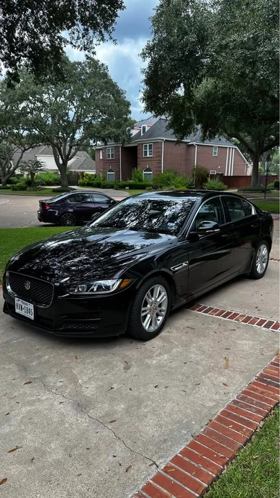 2017 Jaguar XE - Image 2 of 20
