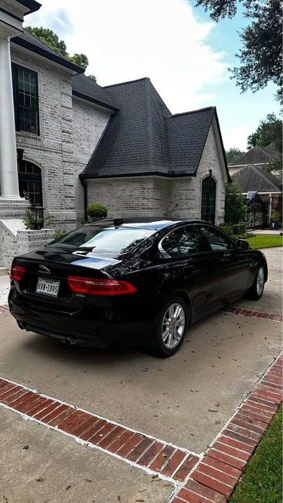 2017 Jaguar XE - Image 5 of 20