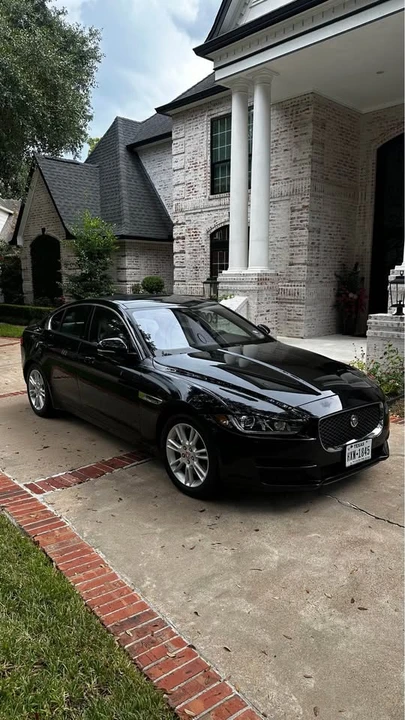 2017 Jaguar XE - Image 3 of 20