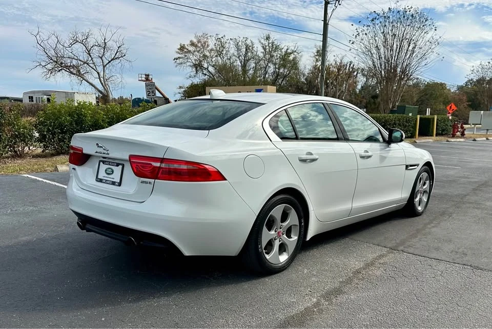 2017 Jaguar XE - Image 4 of 10