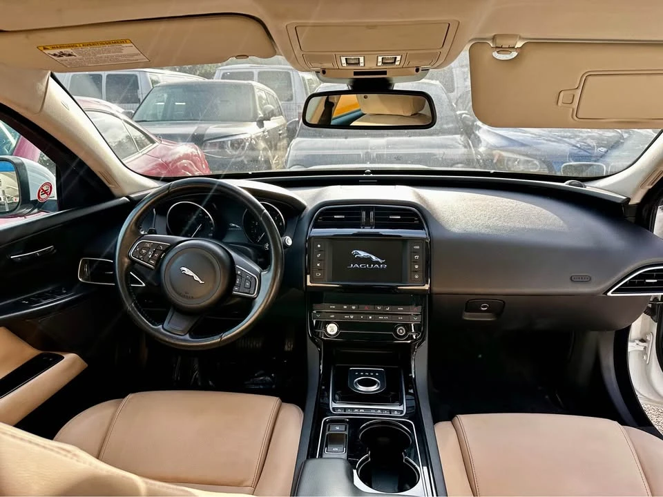 2017 Jaguar XE - Image 8 of 10