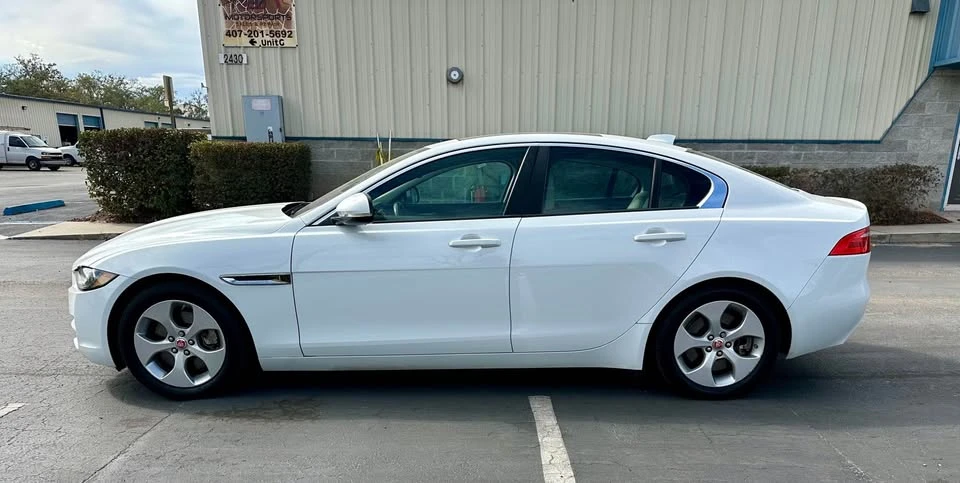 2017 Jaguar XE - Image 5 of 10