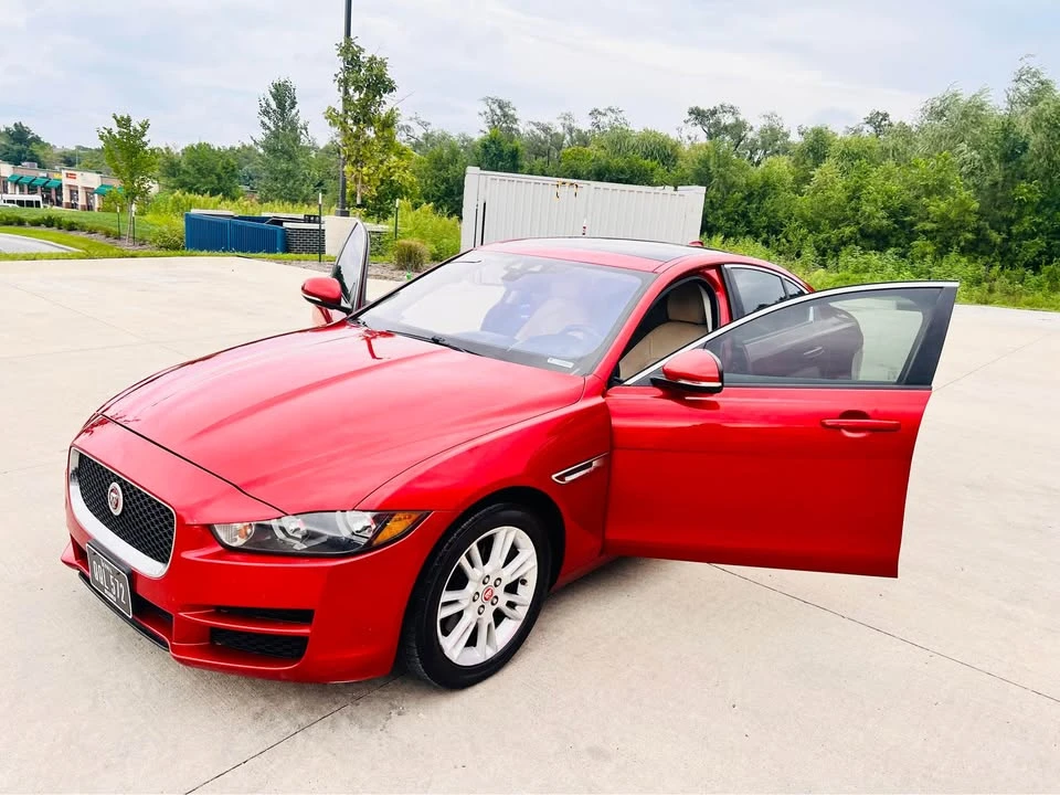 2017 Jaguar XE - Image 3 of 15